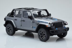Jeep Wrangler 4xe Ezüst GT Spirit 1:18 GT419 Gyanta – 4. kép a 6-ből