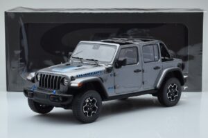 Jeep Wrangler 4xe Ezüst GT Spirit 1:18 GT419 Gyanta – 6. kép a 6-ből