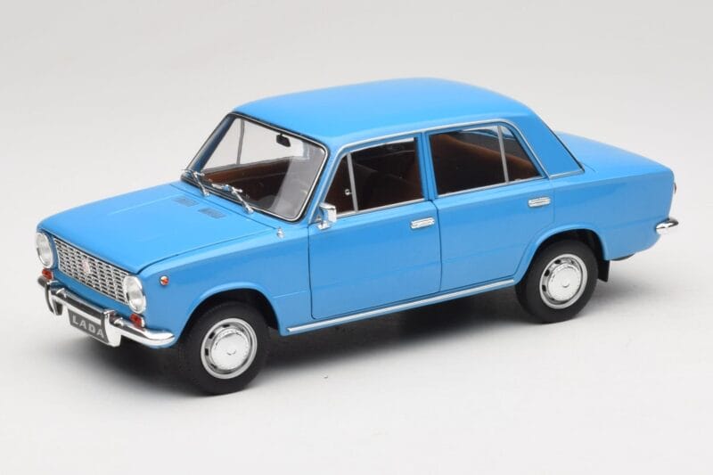 Lada 1200 2101 Kék IXO 1:18 18CMC204OP Fém