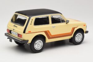 Lada Niva 2121 California Bézs MCG 1:18 MCG18004 Fém – 2. kép a 6-ből
