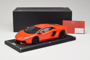 Lamborghini Aventador Narancssárga MR Collection 1:18 LAMB064 Gyanta – 6. kép a 6-ből