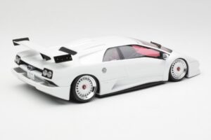 Lamborghini Diablo KO Fehér GT Spirit 1:18 GT330 Gyanta – 2. kép a 6-ből