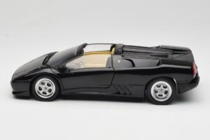 Lamborghini Diablo Roadster Fekete AUTOart 1:18 70093-R1 Fém – 5. kép a 10-ből