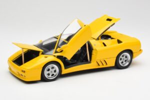 Lamborghini Diablo Roadster Sárga AUTOart 1:18 70092 Fém – 2. kép a 8-ből