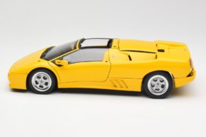 Lamborghini Diablo Roadster Sárga AUTOart 1:18 70092 Fém – 4. kép a 8-ből
