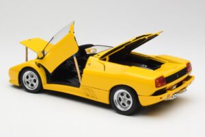 Lamborghini Diablo Roadster Sárga AUTOart 1:18 70092 Fém – 5. kép a 8-ből