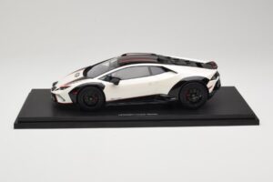 Lamborghini Huracan Sterrato No. 63 Fehér TopSpeed 1:18 TS0610 Gyanta – 3. kép a 6-ből