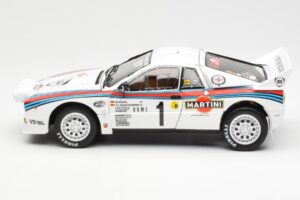 Lancia 037 Martini #1 W. Rohrl / C. Geistdorfer Winner Rally Monte Carlo 1983 Éjszakai Változat Kyosho 1:18 08306A Fém – 4. kép a 8-ből