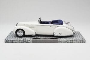Lancia Astura Tipo 233 Corto Fehér Minichamps 1:18 107125330 Gyanta – 3. kép a 6-ből