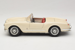 Lancia Aurelia B24 Spider Bézs Bburago 1:18 3010-M2 Fém – 4. kép a 8-ből