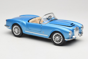 Lancia Aurelia B24 Spider Kék Bburago 1:18 3010-M1 Fém – 6. kép a 8-ből