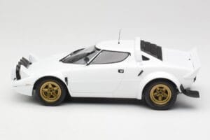 Lancia Stratos HF Stradale Fehér Minichamps 1:18 155741700 Fém – 3. kép a 6-ből
