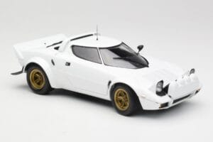 Lancia Stratos HF Stradale Fehér Minichamps 1:18 155741700 Fém – 4. kép a 6-ből
