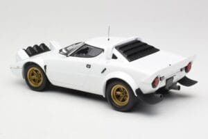 Lancia Stratos HF Stradale Fehér Minichamps 1:18 155741700 Fém – 5. kép a 6-ből