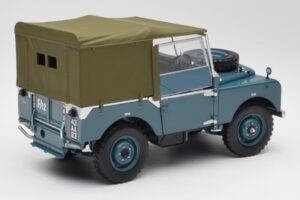 Land Rover 88 Series I Világoskék Minichamps 1:18 150168907 Fém – 3. kép a 8-ből