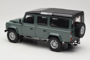 Land Rover Defender Station Wagon Keswick Green GT Spirit 1:18 GT527 Gyanta – 5. kép a 6-ből