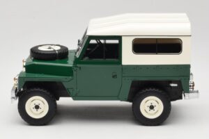 Land Rover Lightweight Series III Hard Top Sötétzöld BoS Models 1:18 BOS355 Gyanta – 3. kép a 6-ből