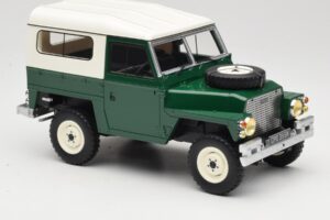 Land Rover Lightweight Series III Hard Top Sötétzöld BoS Models 1:18 BOS355 Gyanta – 4. kép a 6-ből