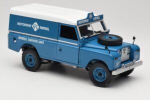 Land Rover Series III 109 Soft Top Motorway Patrol Kék Eagles Race 1:18 4403 Fém – 6. kép a 8-ből