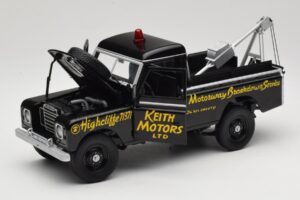 Land Rover Series III Mentőjármű Fekete Universal Hobbies 1:18 4411 Fém – 2. kép a 8-ből