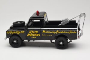 Land Rover Series III Mentőjármű Fekete Universal Hobbies 1:18 4411 Fém – 4. kép a 8-ből