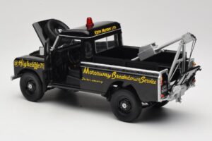 Land Rover Series III Mentőjármű Fekete Universal Hobbies 1:18 4411 Fém – 5. kép a 8-ből