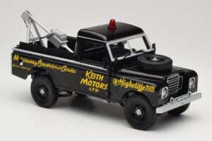 Land Rover Series III Mentőjármű Fekete Universal Hobbies 1:18 4411 Fém – 6. kép a 8-ből