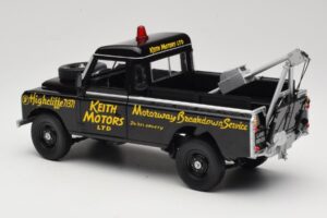 Land Rover Series III Mentőjármű Fekete Universal Hobbies 1:18 4411 Fém – 7. kép a 8-ből