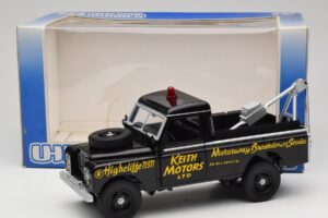 Land Rover Series III Mentőjármű Fekete Universal Hobbies 1:18 4411 Fém – 8. kép a 8-ből