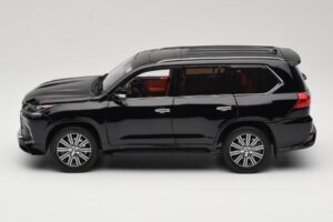 Lexus LX570 J200 Fekete LCD 1:18 LCD18010-BL Fém – 4. kép a 8-ből