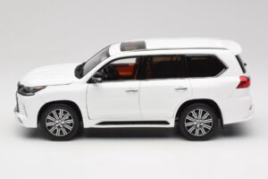 Lexus LX570 J200 Fehér LCD 1:18 LCD18010-WH Fém – 4. kép a 8-ből
