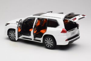 Lexus LX570 J200 Fehér LCD 1:18 LCD18010-WH Fém – 5. kép a 8-ből