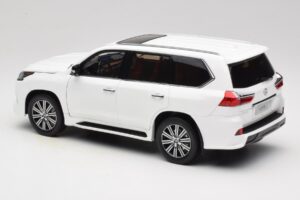 Lexus LX570 J200 Fehér LCD 1:18 LCD18010-WH Fém – 7. kép a 8-ből