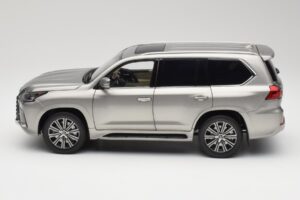 Lexus LX570 Sonic Titán Kyosho 1:18 08955T Fém – 4. kép a 8-ből