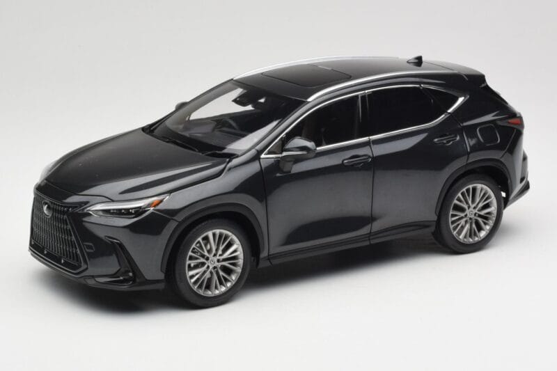 Lexus NX450h+ AZ20 Fekete Kyosho 1:18 08968GBK Gyanta