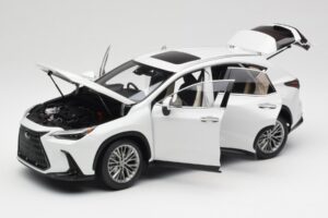 Lexus NX450h+ AZ20 Fehér Kyosho 1:18 08968Q Gyanta – 2. kép a 8-ből