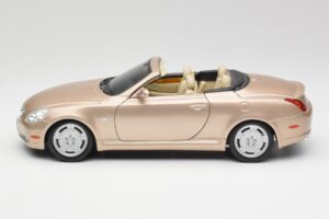 Lexus SC430 Bézs Maisto 1:18 31629 Fém – 4. kép a 8-ből
