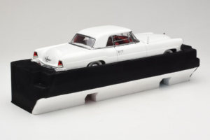 Lincoln Continental Mark II Fehér Road Signature 1:18 20078-P1 Fém – 2. kép a 6-ből