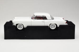 Lincoln Continental Mark II Fehér Road Signature 1:18 20078-P1 Fém – 3. kép a 6-ből