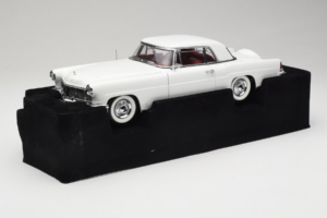 Lincoln Continental Mark II Fehér Road Signature 1:18 20078-P1 Fém
