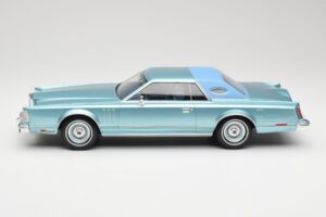 Lincoln Continental Mark V Blue Metallic MCG 1:18 MCG18369 Fém – 3. kép a 6-ből