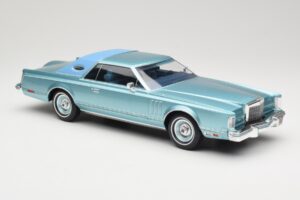 Lincoln Continental Mark V Blue Metallic MCG 1:18 MCG18369 Fém – 4. kép a 6-ből
