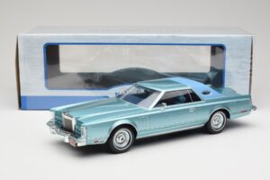 Lincoln Continental Mark V Blue Metallic MCG 1:18 MCG18369 Fém – 6. kép a 6-ből