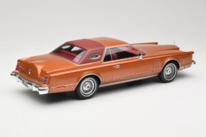 Lincoln Continental Mark V Crystal Apricot Metallic MCG 1:18 MCG18370 Fém – 2. kép a 6-ből
