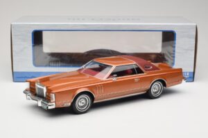 Lincoln Continental Mark V Crystal Apricot Metallic MCG 1:18 MCG18370 Fém – 6. kép a 6-ből