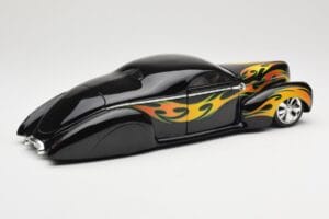 Lincoln Zephyr Scrape Custom Fekete Lángokkal Hot Wheels 1:18 57319 Fém – 3. kép a 8-ből