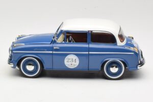 Lloyd Alexander TS #234 Kék Revell 1:18 08463 Fém – 4. kép a 8-ből