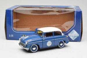 Lloyd Alexander TS #234 Kék Revell 1:18 08463 Fém – 8. kép a 8-ből