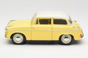 Lloyd Alexander TS Sárga Revell 1:18 08958 Fém – 4. kép a 8-ből