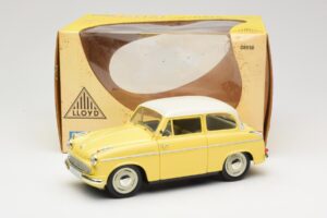 Lloyd Alexander TS Sárga Revell 1:18 08958 Fém – 8. kép a 8-ből